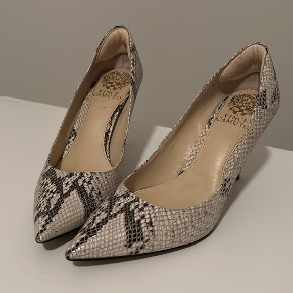 VINCE CAMUTO | Snake Print Heels Pumps | 7 - Picture 9 of 10